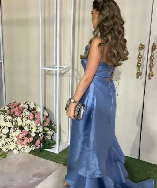 Alternative view of Blue ruffles